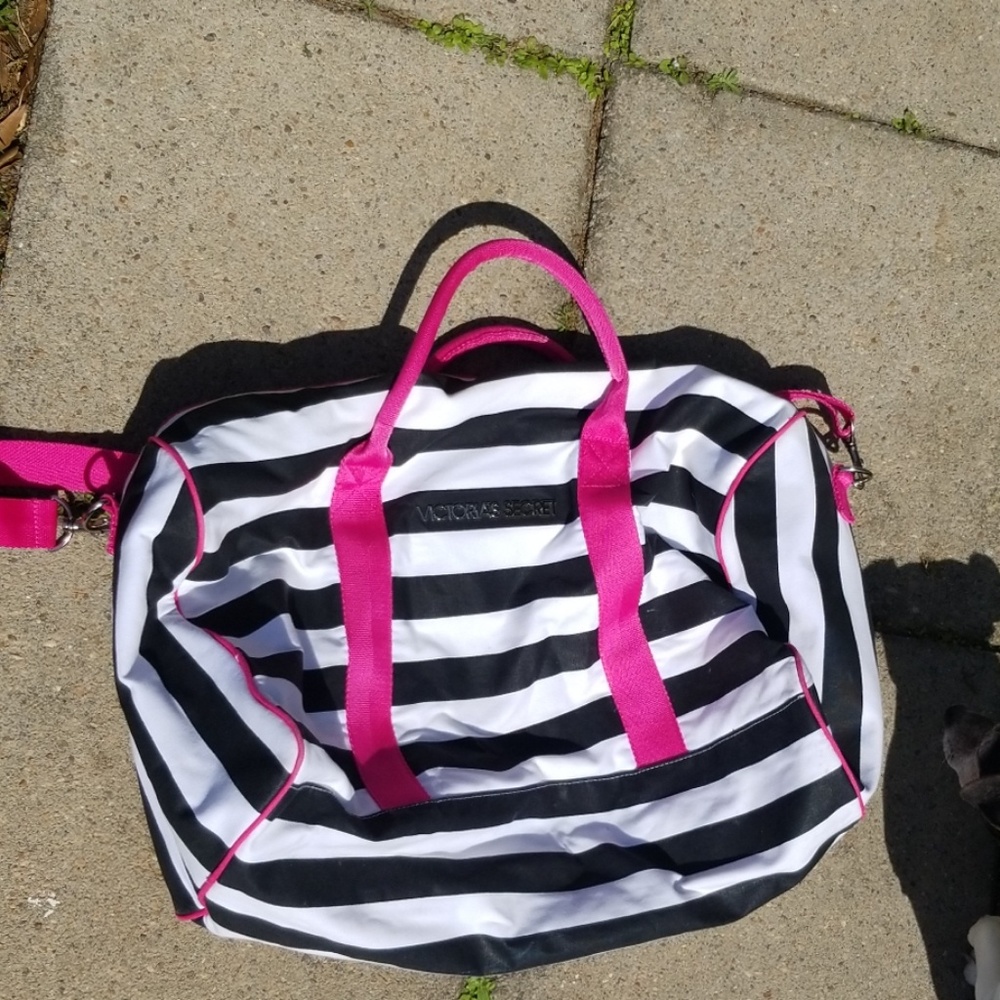 Blsck white, pink Victoria's secret travelling